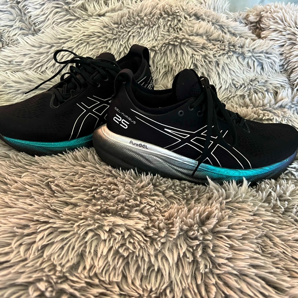 ASICS Gel Nimbus 25 size 10.5